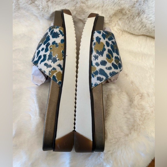 Jane and the Shoe Hannah sandals Blue & Gold print Platform Sole NWOB Sz-6.5. O - Picture 4 of 7